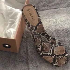 NWT Simmi Clear Python Thong Heels
